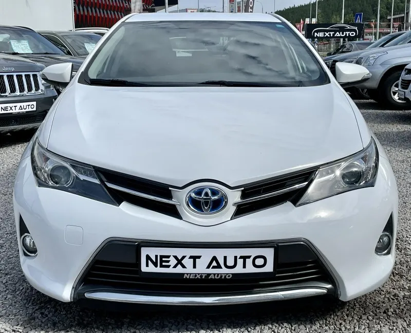 Toyota Auris 1.8Hybrid Image 2