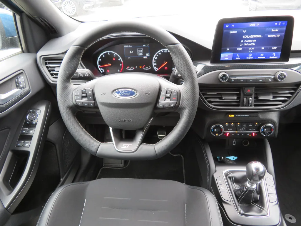 Ford Focus TURNIER 2,3 ST*PERFORMANCE*NAVI*IACC* Image 8